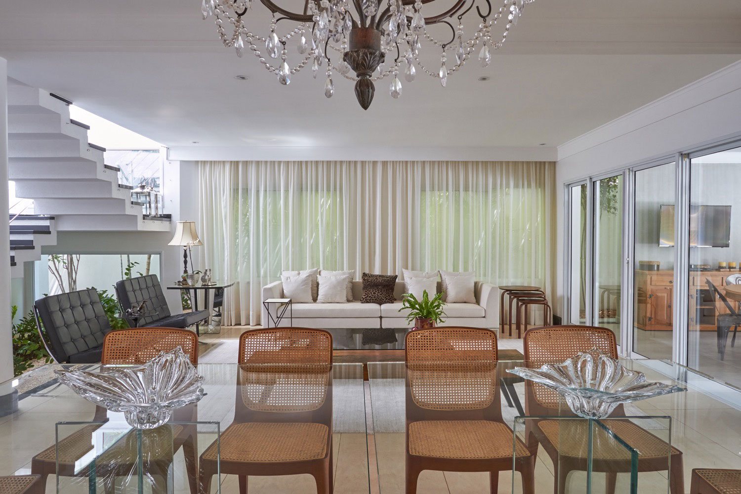 A Charming Contemporary Home with Plenty of Character in São Jose do Rio Preto, Brazil by Piloni Architecture (22)