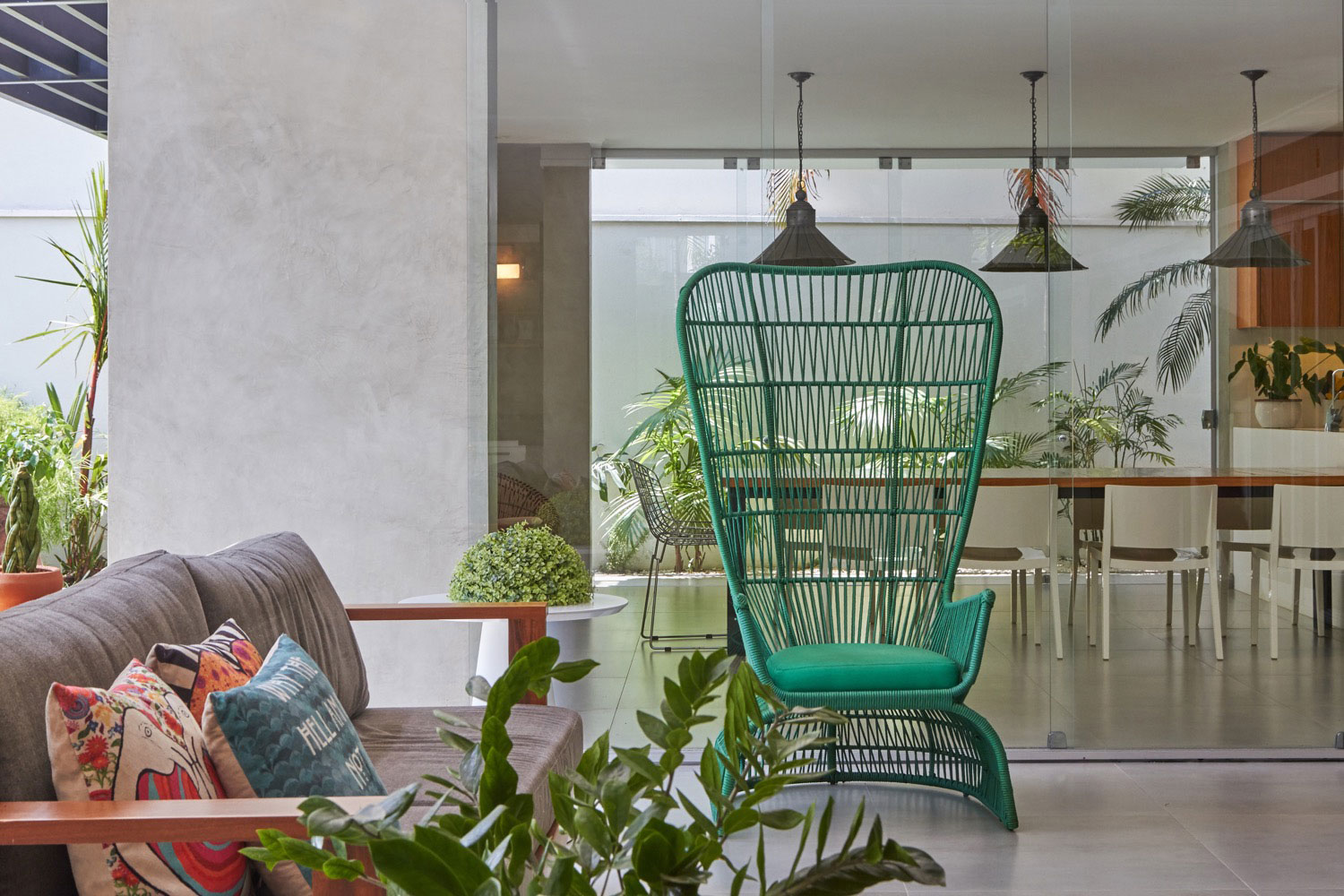 A Charming Contemporary Home with Plenty of Character in São Jose do Rio Preto, Brazil by Piloni Architecture (8)