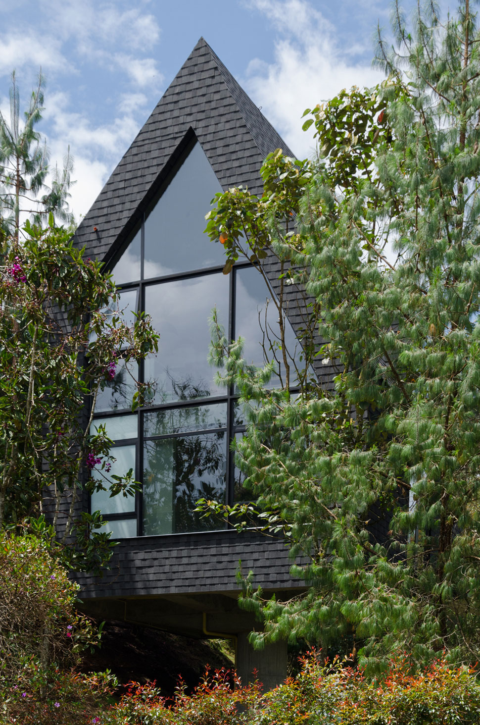 A Charming Mountain Home in the Valley of San Nicolas, Colombia by Catalina Patiño & Viviana Peña (3)