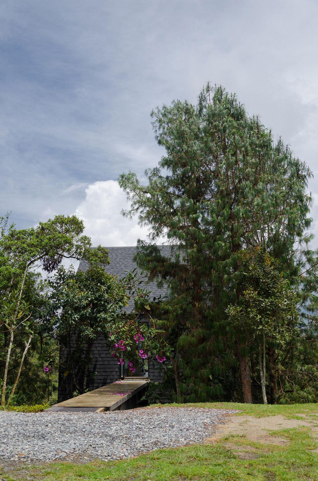 A Charming Mountain Home in the Valley of San Nicolas, Colombia by Catalina Patiño & Viviana Peña (6)
