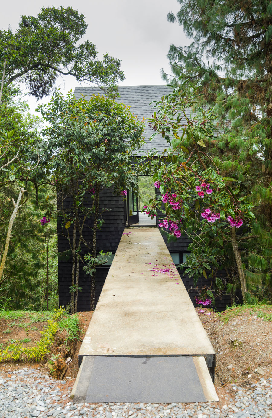 A Charming Mountain Home in the Valley of San Nicolas, Colombia by Catalina Patiño & Viviana Peña (7)