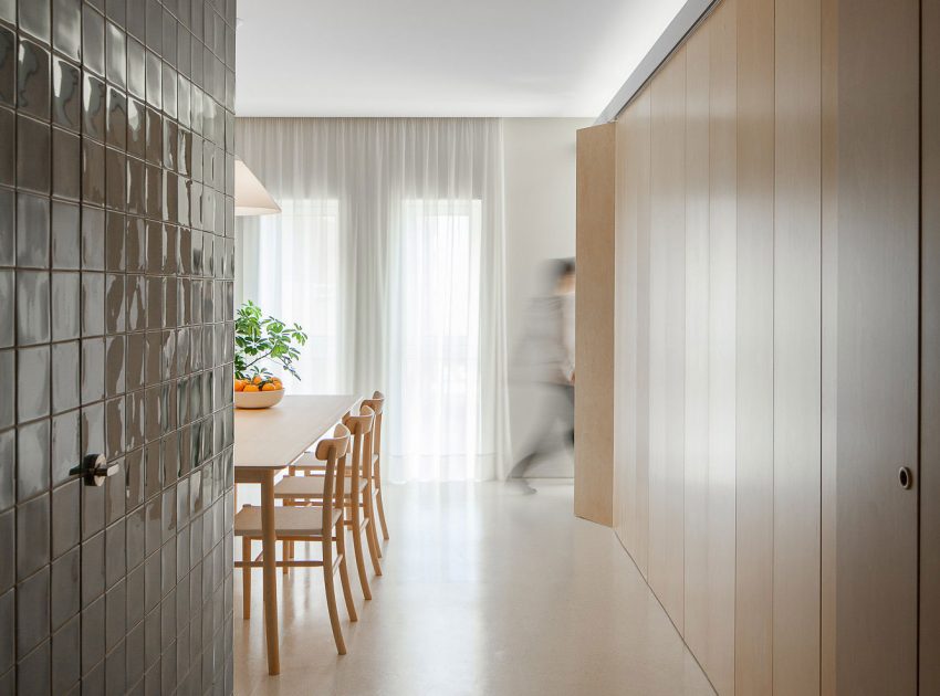 A Clean and Functional Apartment in Porto, Portugal by Mero Oficina (13)