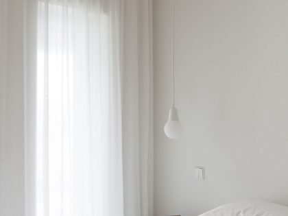 A Clean and Functional Apartment in Porto, Portugal by Mero Oficina (16)