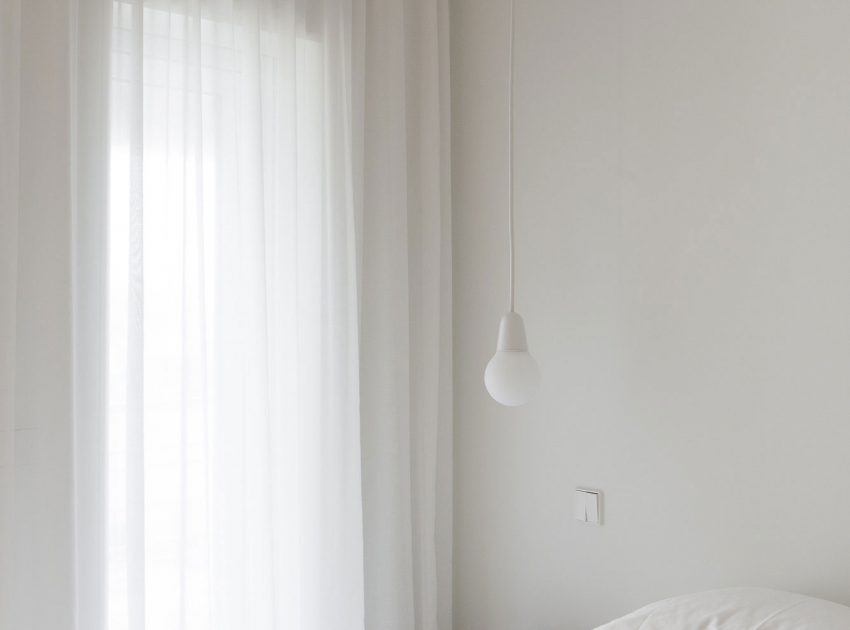 A Clean and Functional Apartment in Porto, Portugal by Mero Oficina (16)