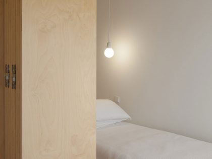 A Clean and Functional Apartment in Porto, Portugal by Mero Oficina (20)