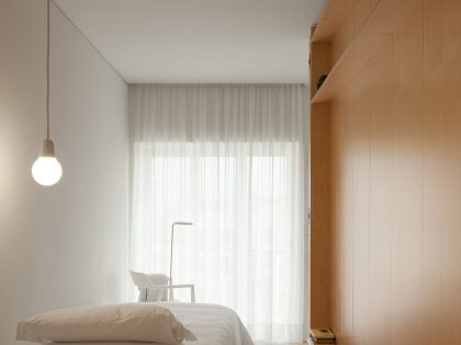 A Clean and Functional Apartment in Porto, Portugal by Mero Oficina (21)