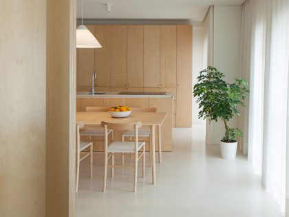 A Clean and Functional Apartment in Porto, Portugal by Mero Oficina (5)