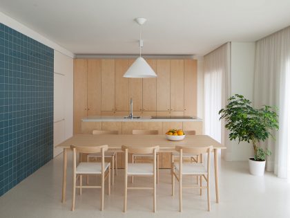 A Clean and Functional Apartment in Porto, Portugal by Mero Oficina (7)