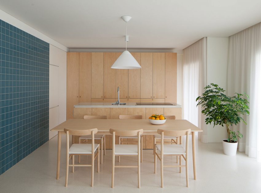 A Clean and Functional Apartment in Porto, Portugal by Mero Oficina (7)