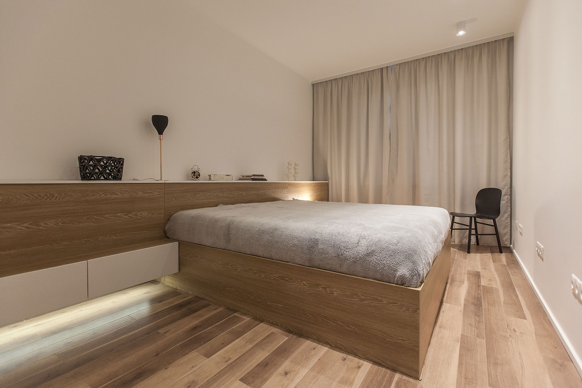 A Contemporary Apartment Filled with Natural and Pale Color Palette in Sofia, Bulgaria by VOOOD (19)