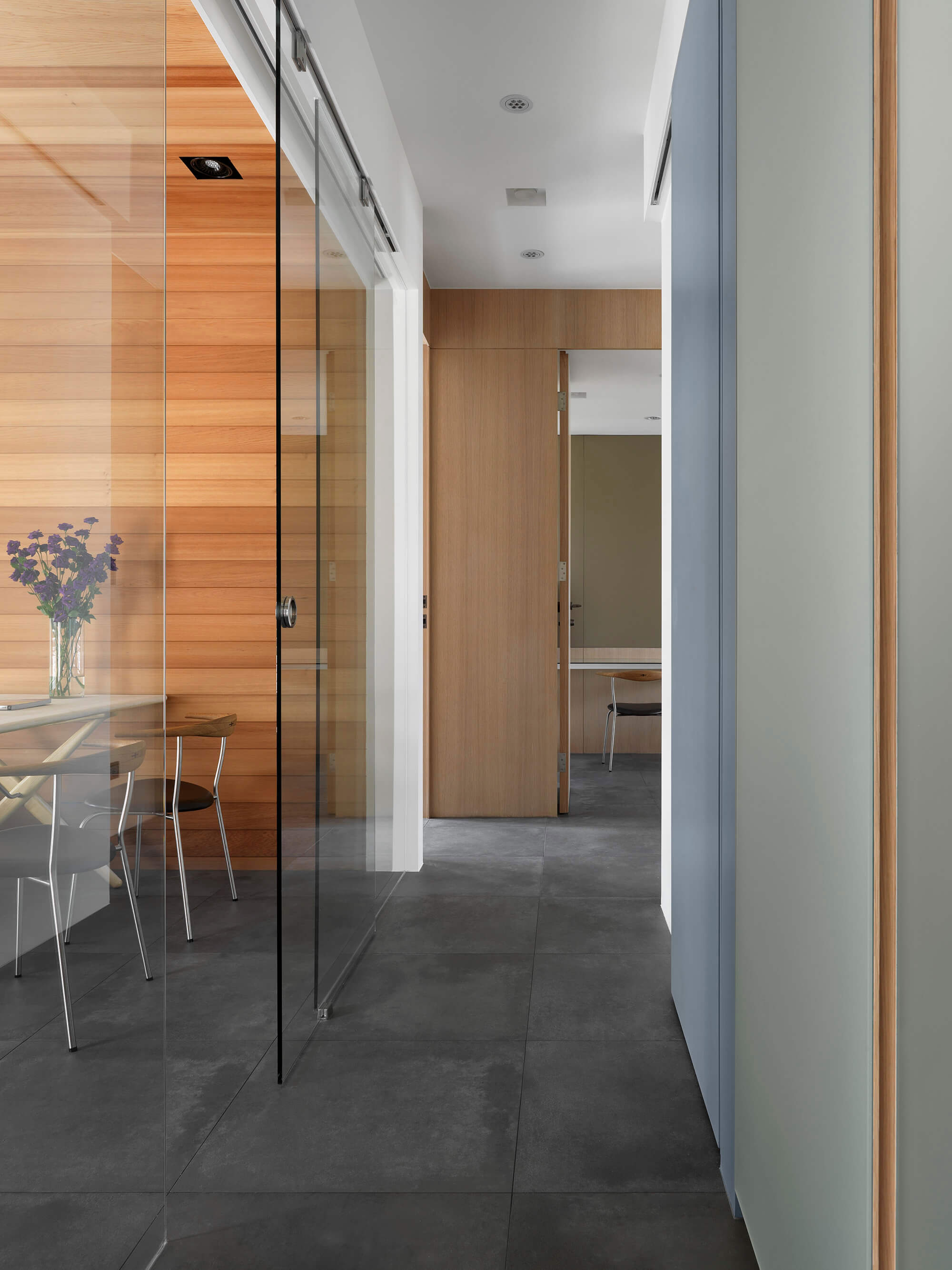 A Contemporary Apartment Plays with Light and Shadow in Taipei by C.H. Interior (10)