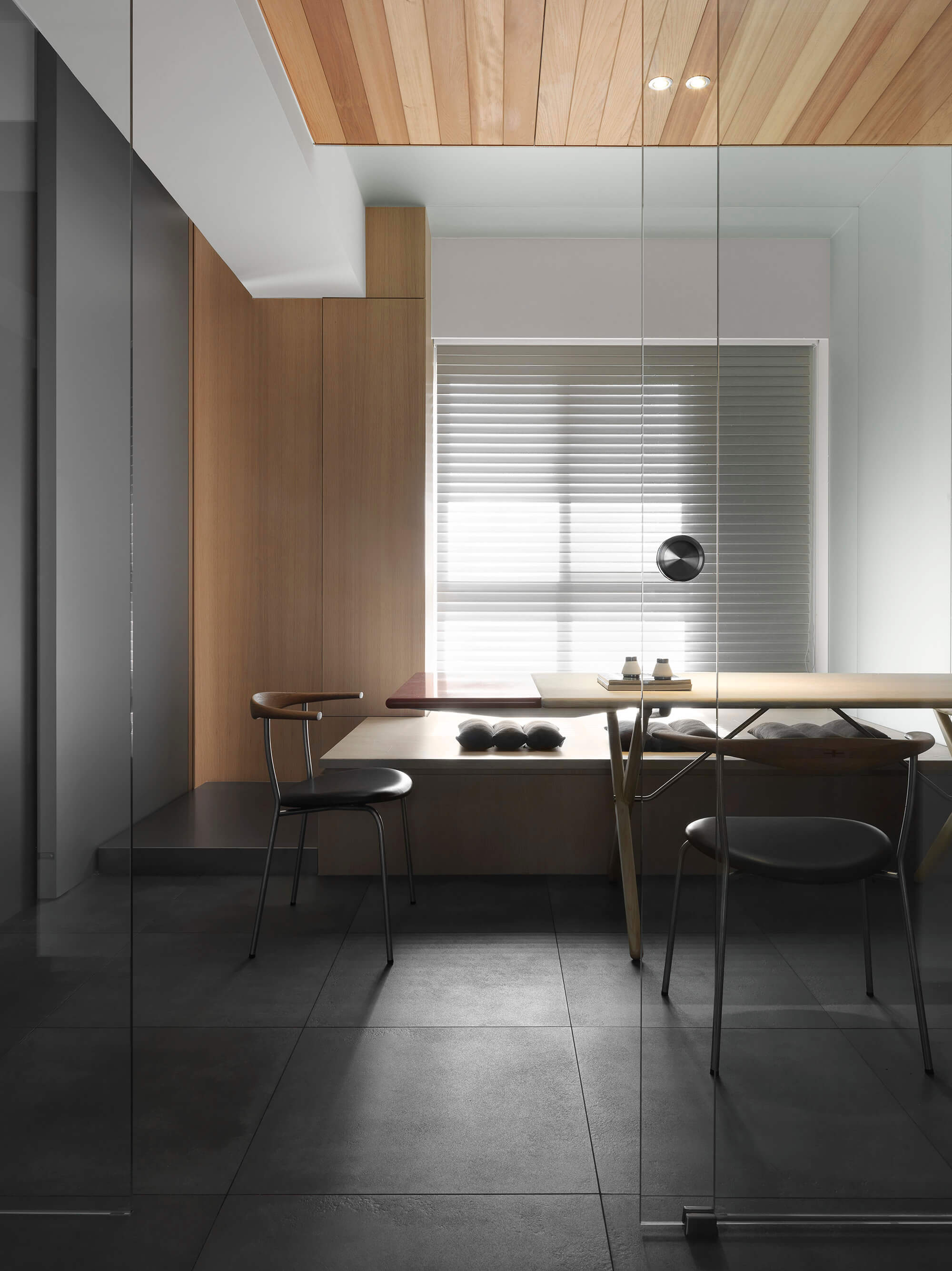 A Contemporary Apartment Plays with Light and Shadow in Taipei by C.H. Interior (12)