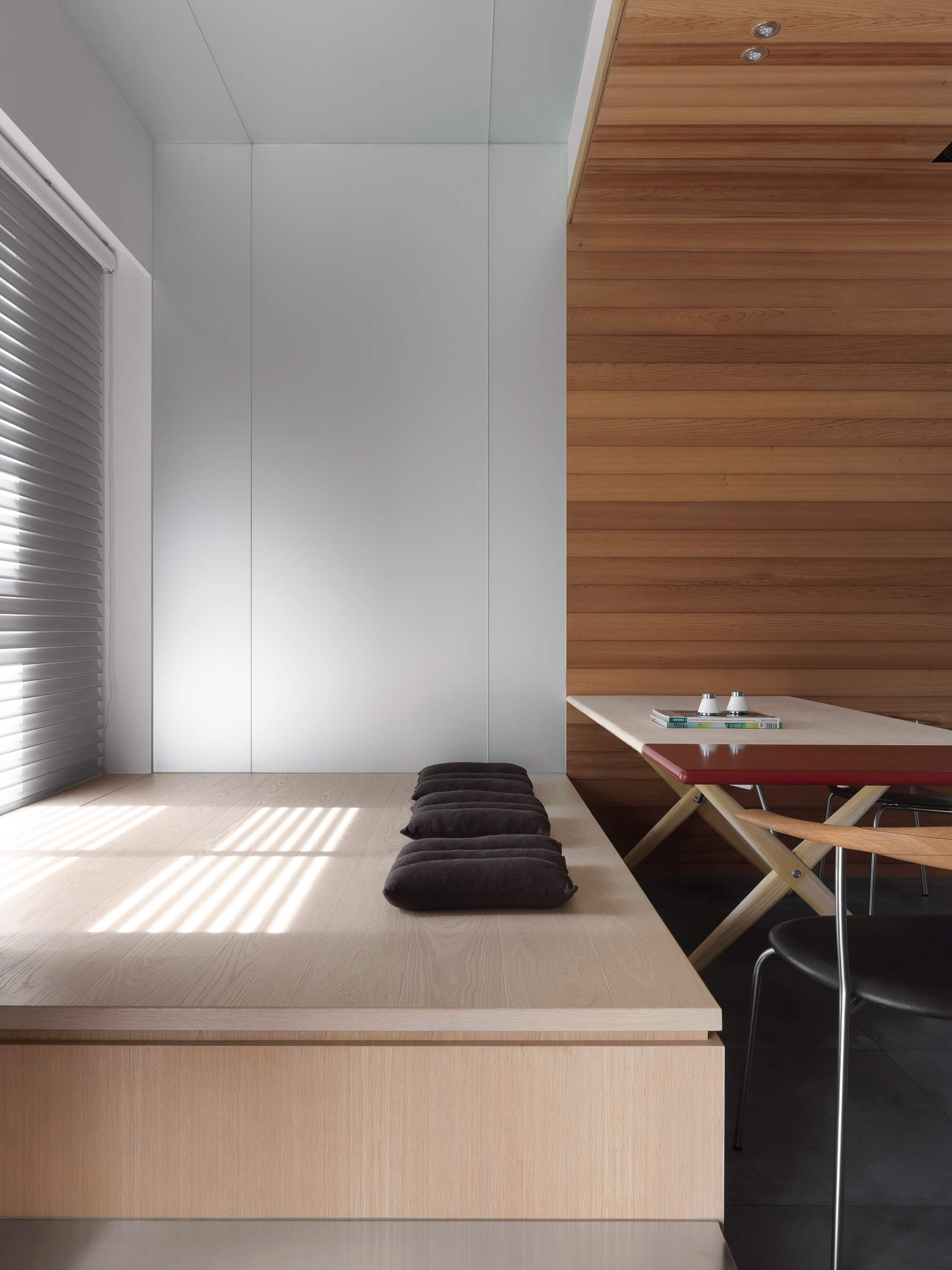 A Contemporary Apartment Plays with Light and Shadow in Taipei by C.H. Interior (17)