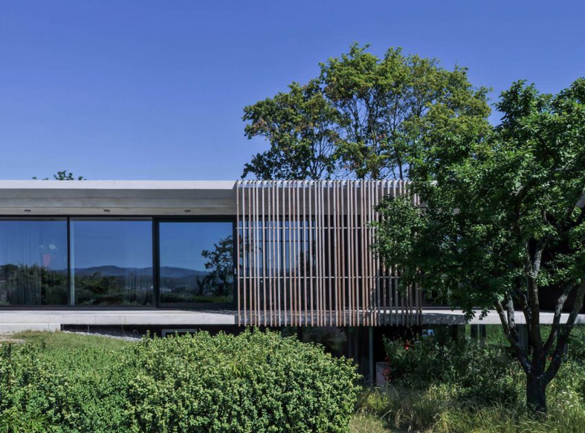 A Contemporary Home Draped in Concrete and Glass in Nürtingen, Germany by Manuela Fernandez Langenegger (1)