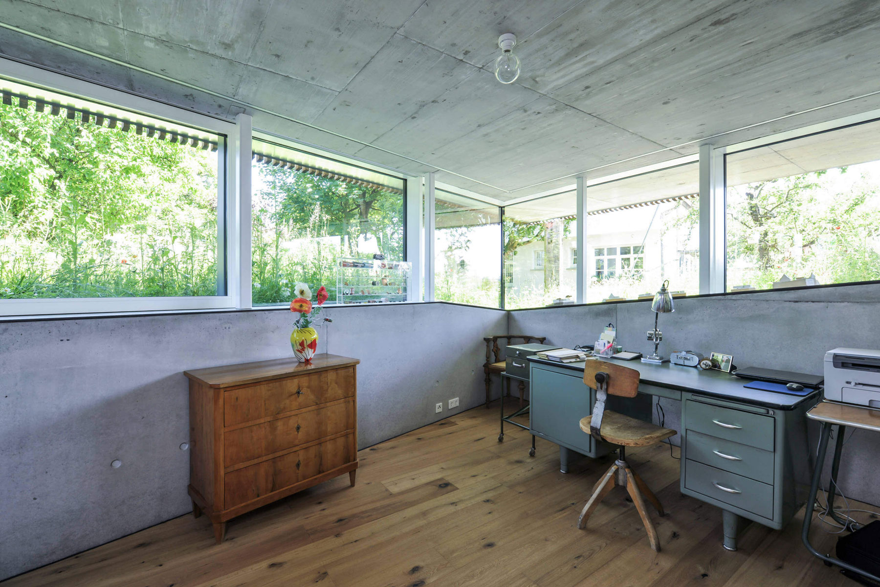 A Contemporary Home Draped in Concrete and Glass in Nürtingen, Germany by Manuela Fernandez Langenegger (11)