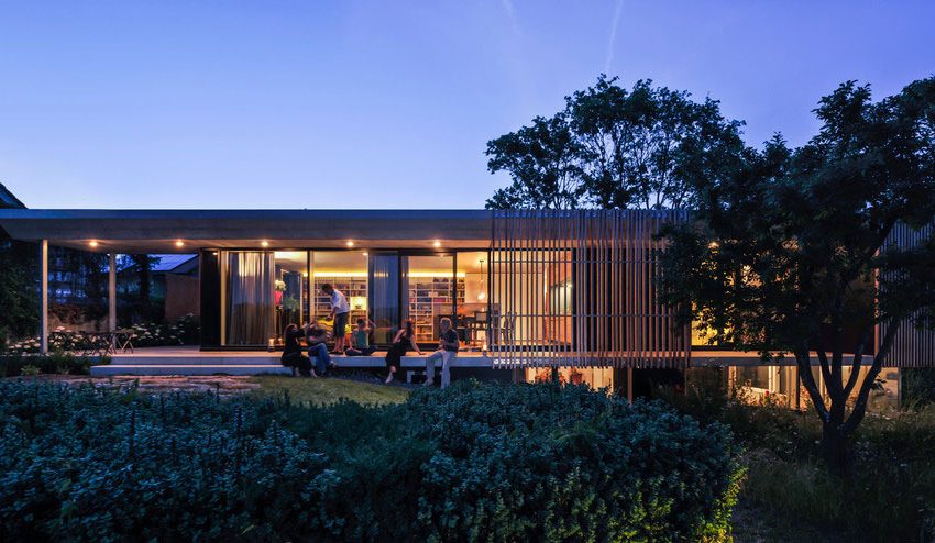 A Contemporary Home Draped in Concrete and Glass in Nürtingen, Germany by Manuela Fernandez Langenegger (12)