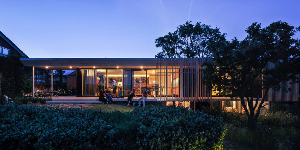 A Contemporary Home Draped in Concrete and Glass in Nürtingen, Germany by Manuela Fernandez Langenegger (12)