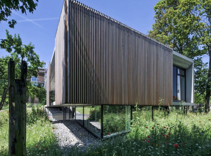 A Contemporary Home Draped in Concrete and Glass in Nürtingen, Germany by Manuela Fernandez Langenegger (2)