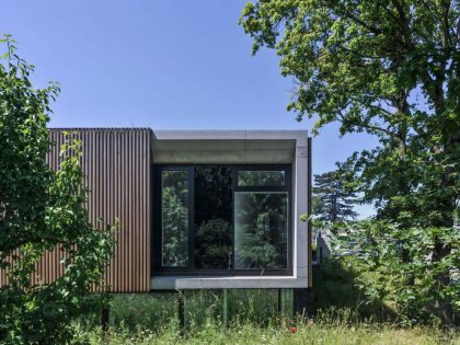 A Contemporary Home Draped in Concrete and Glass in Nürtingen, Germany by Manuela Fernandez Langenegger (3)