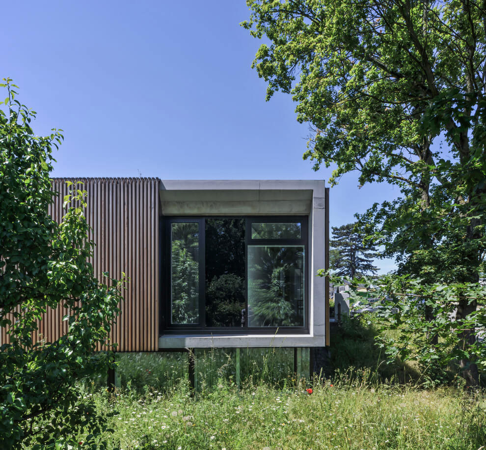 A Contemporary Home Draped in Concrete and Glass in Nürtingen, Germany by Manuela Fernandez Langenegger (3)