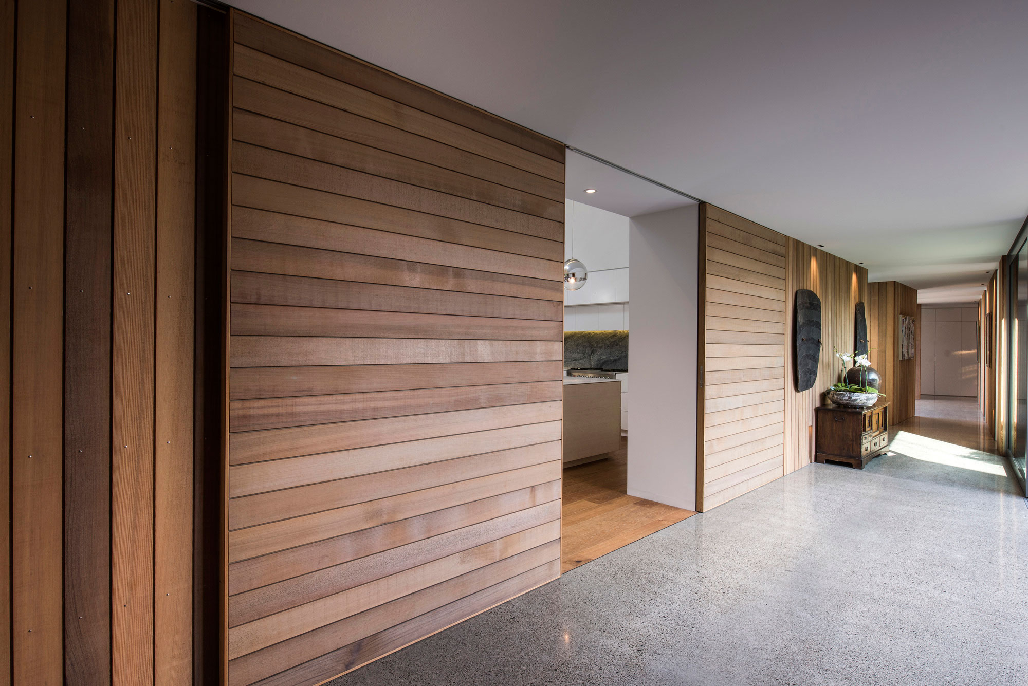 A Cozy Contemporary Home Showcasing Elegance and Warmth in Merivale by Case Ornsby Design (11)