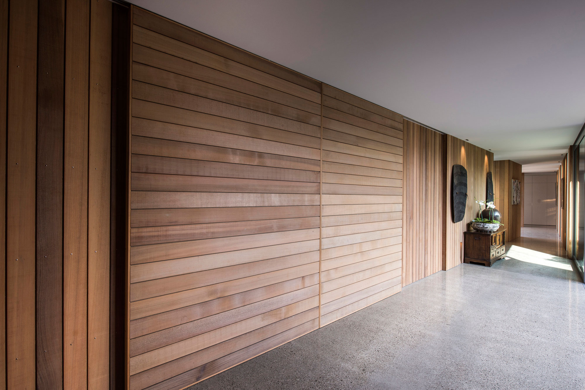 A Cozy Contemporary Home Showcasing Elegance and Warmth in Merivale by Case Ornsby Design (12)