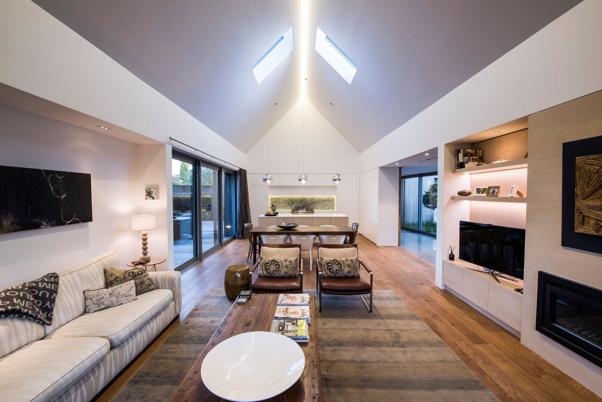 A Cozy Contemporary Home Showcasing Elegance and Warmth in Merivale by Case Ornsby Design (15)