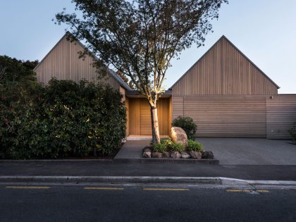 A Cozy Contemporary Home Showcasing Elegance and Warmth in Merivale by Case Ornsby Design (30)