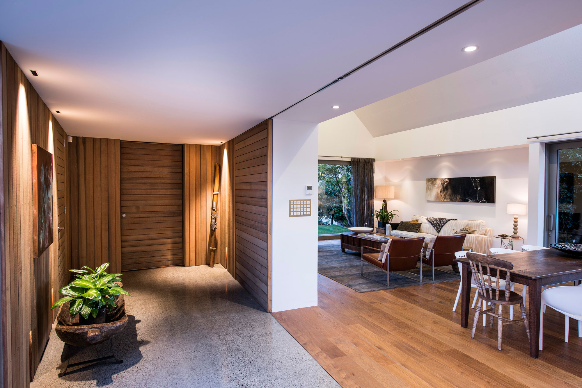 A Cozy Contemporary Home Showcasing Elegance and Warmth in Merivale by Case Ornsby Design (4)