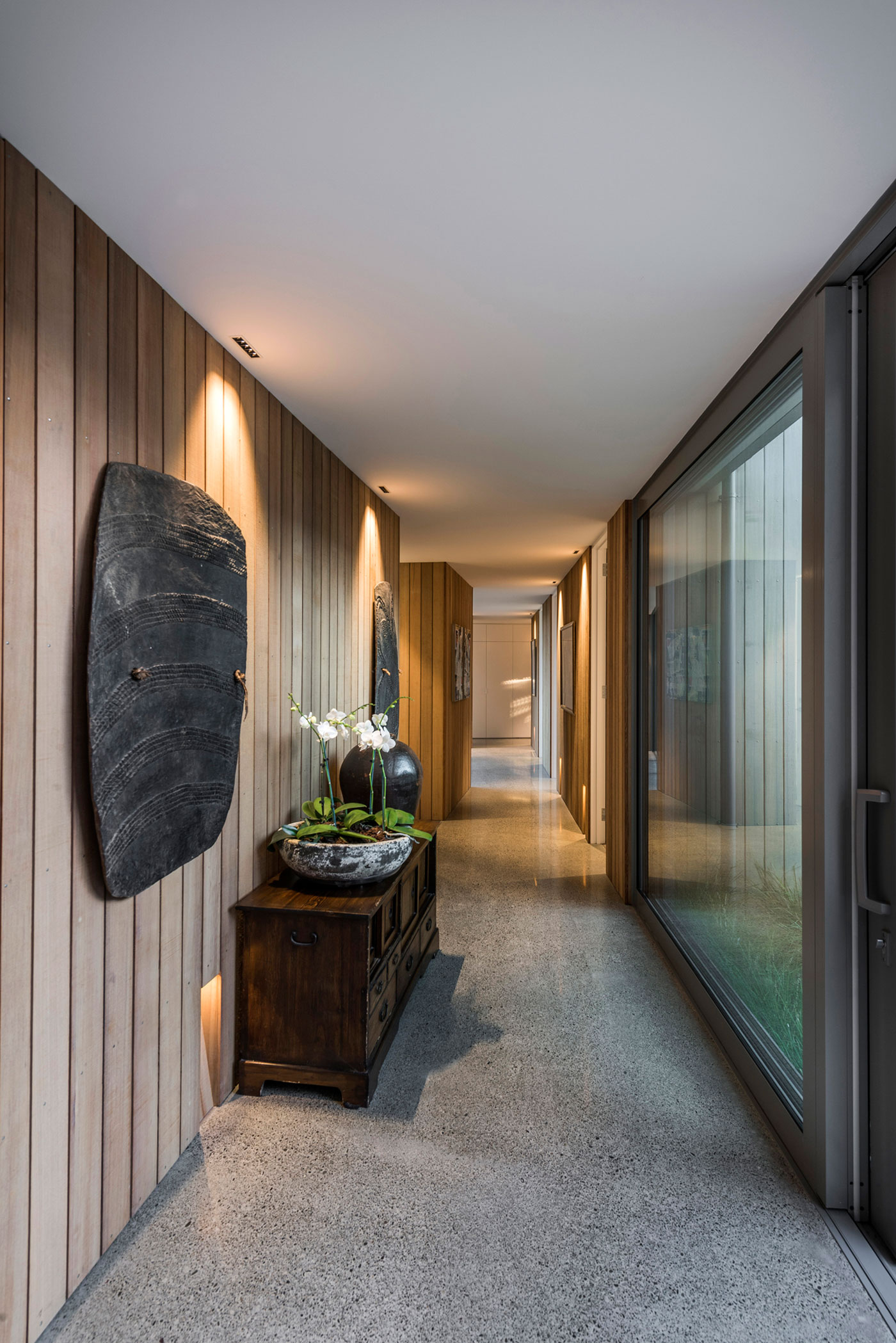 A Cozy Contemporary Home Showcasing Elegance and Warmth in Merivale by Case Ornsby Design (6)