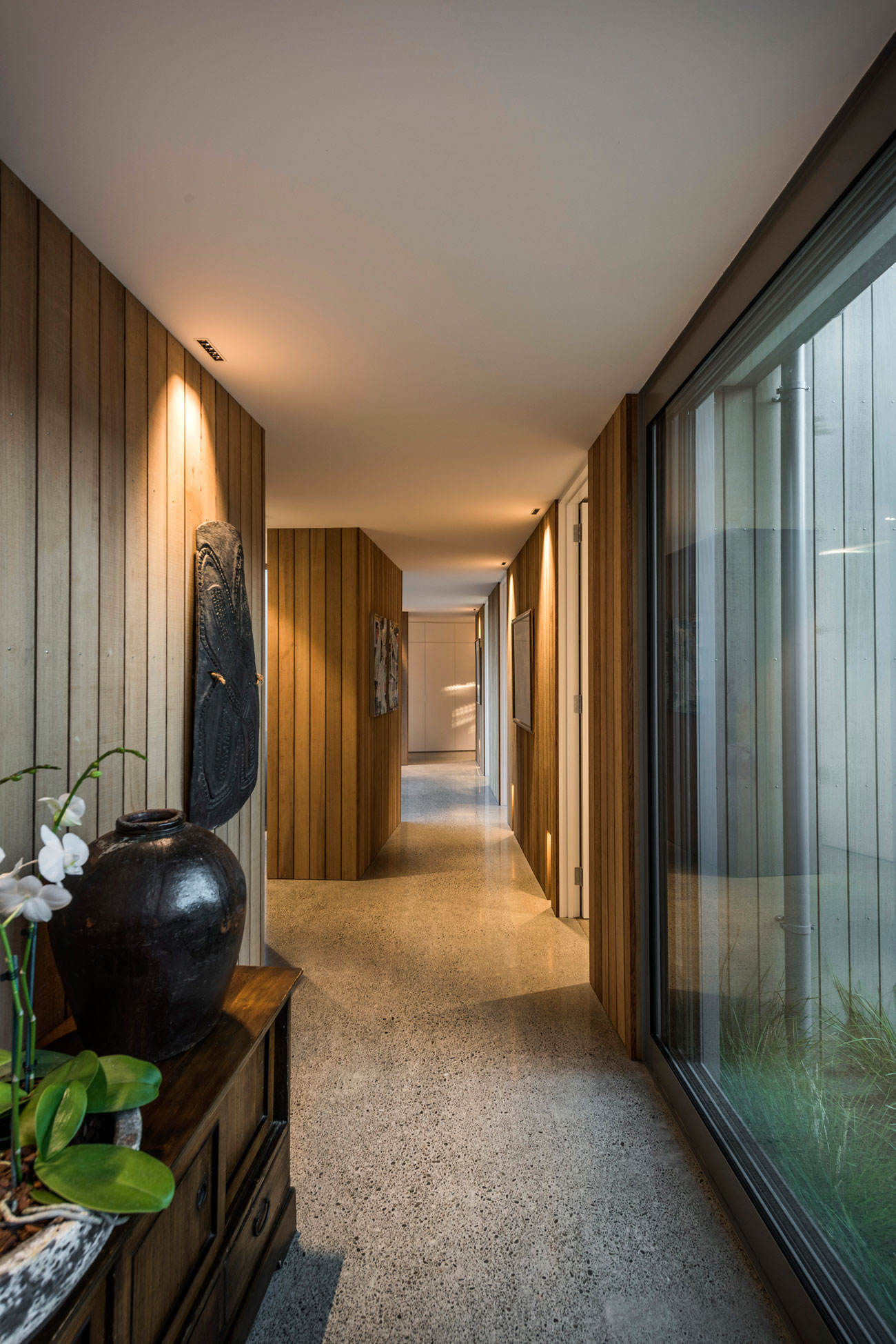 A Cozy Contemporary Home Showcasing Elegance and Warmth in Merivale by Case Ornsby Design (7)