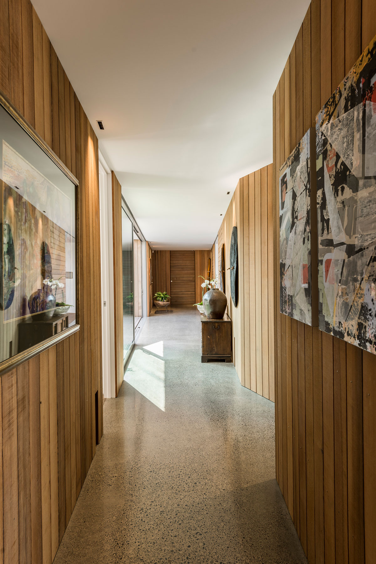 A Cozy Contemporary Home Showcasing Elegance and Warmth in Merivale by Case Ornsby Design (8)