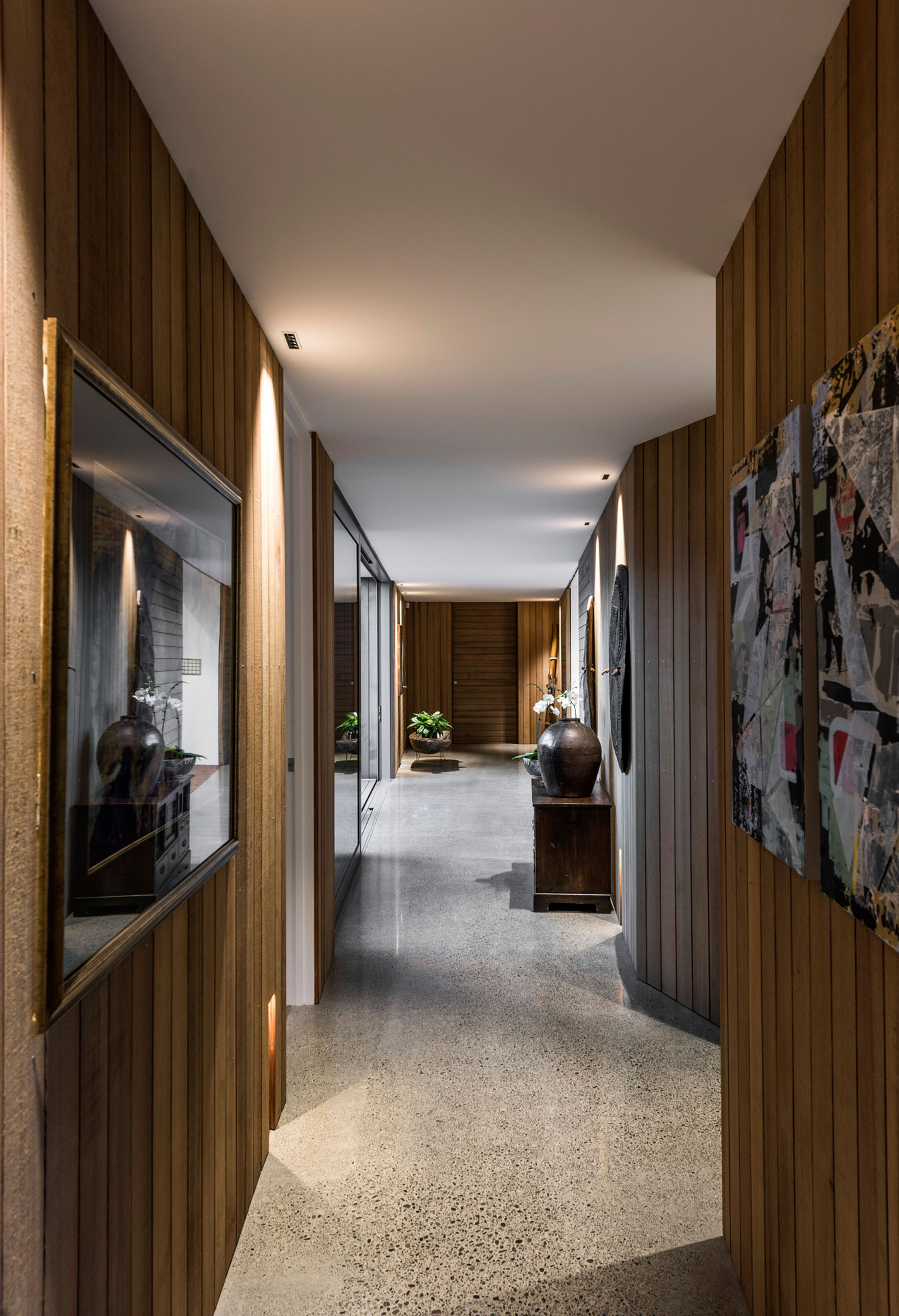 A Cozy Contemporary Home Showcasing Elegance and Warmth in Merivale by Case Ornsby Design (9)