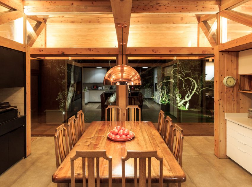 A Cozy Contemporary Home on the Edge of the Cliffs in Hualpén, Chile by Prado Arquitectos (13)