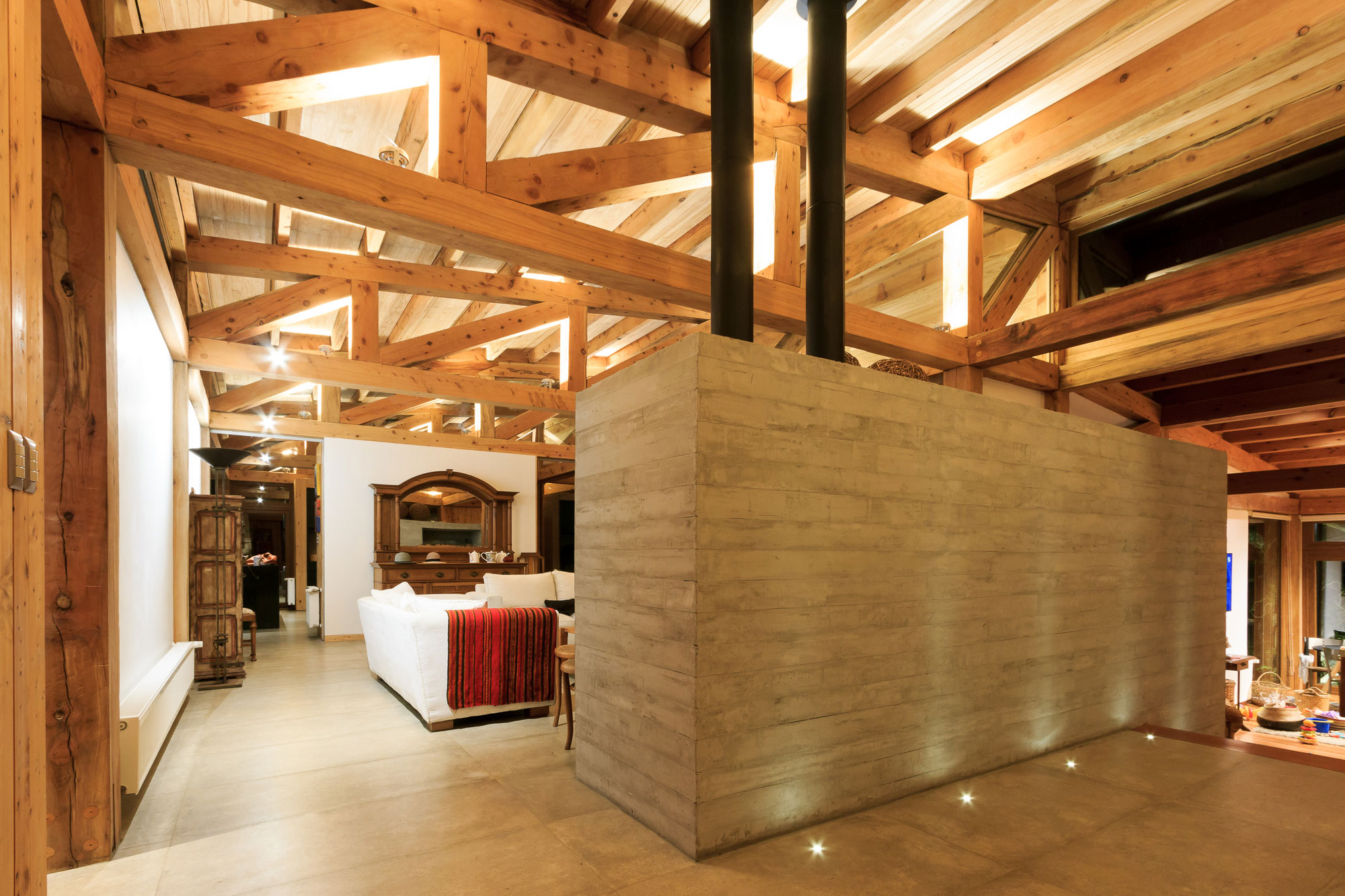 A Cozy Contemporary Home on the Edge of the Cliffs in Hualpén, Chile by Prado Arquitectos (14)