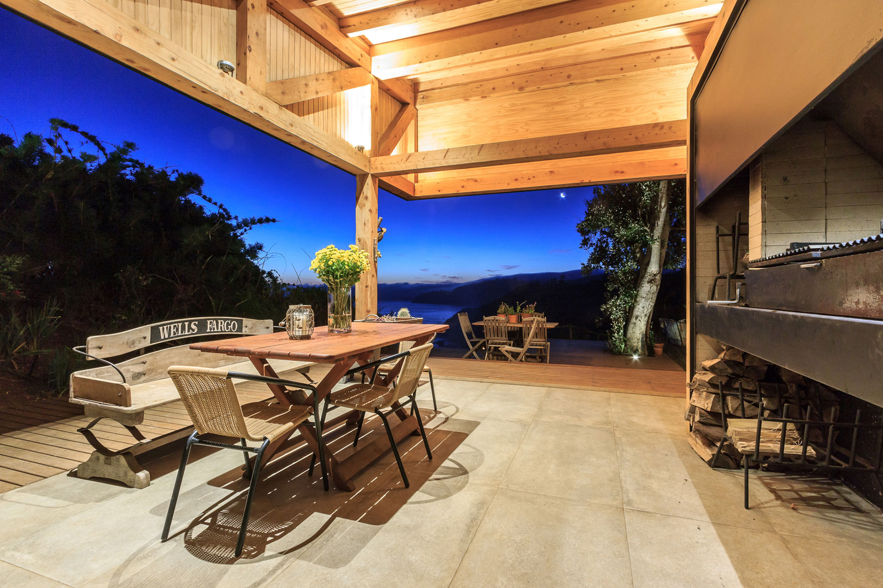 A Cozy Contemporary Home on the Edge of the Cliffs in Hualpén, Chile by Prado Arquitectos (15)