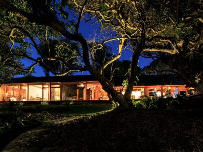 A Cozy Contemporary Home on the Edge of the Cliffs in Hualpén, Chile by Prado Arquitectos (22)