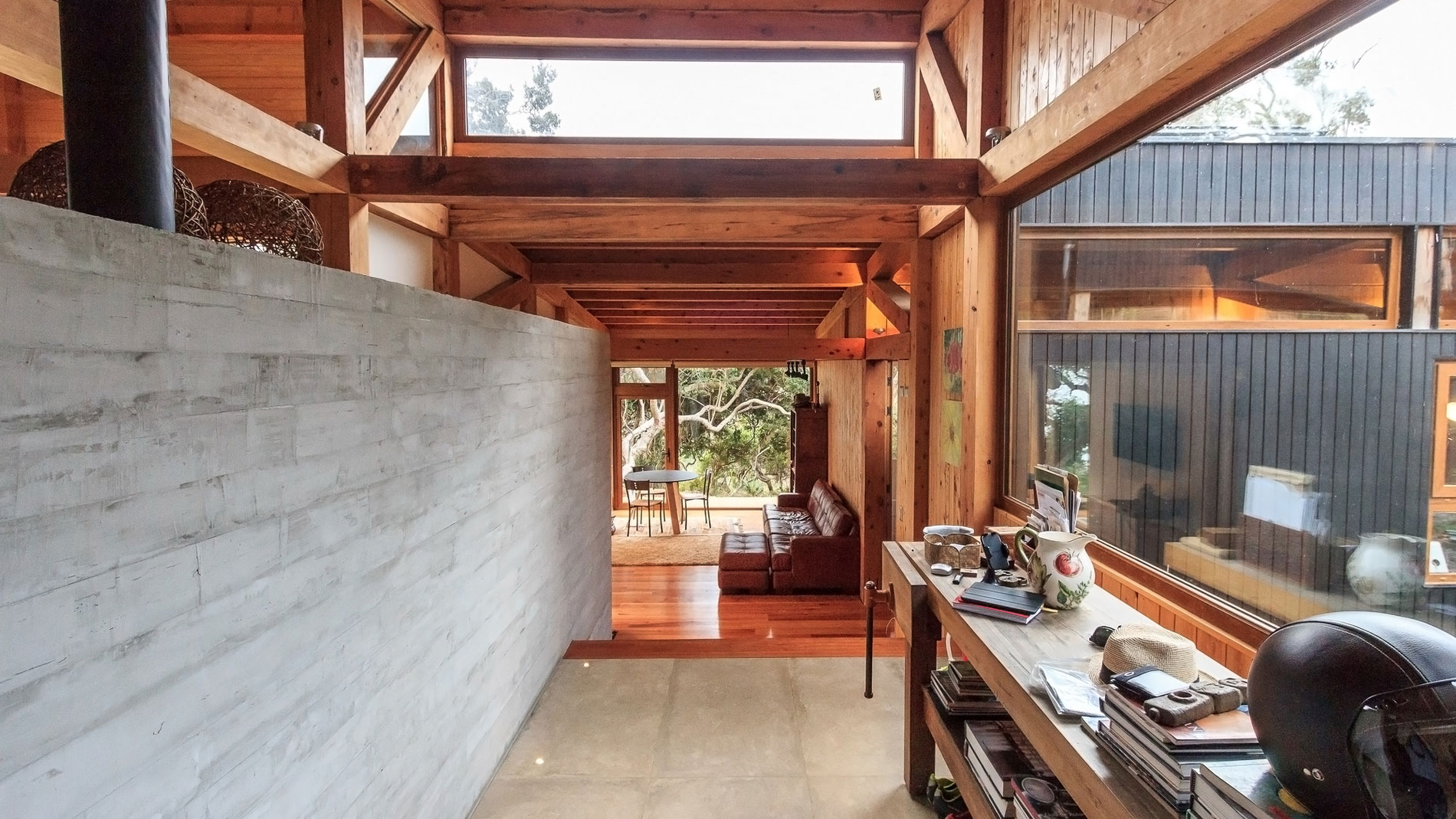 A Cozy Contemporary Home on the Edge of the Cliffs in Hualpén, Chile by Prado Arquitectos (9)