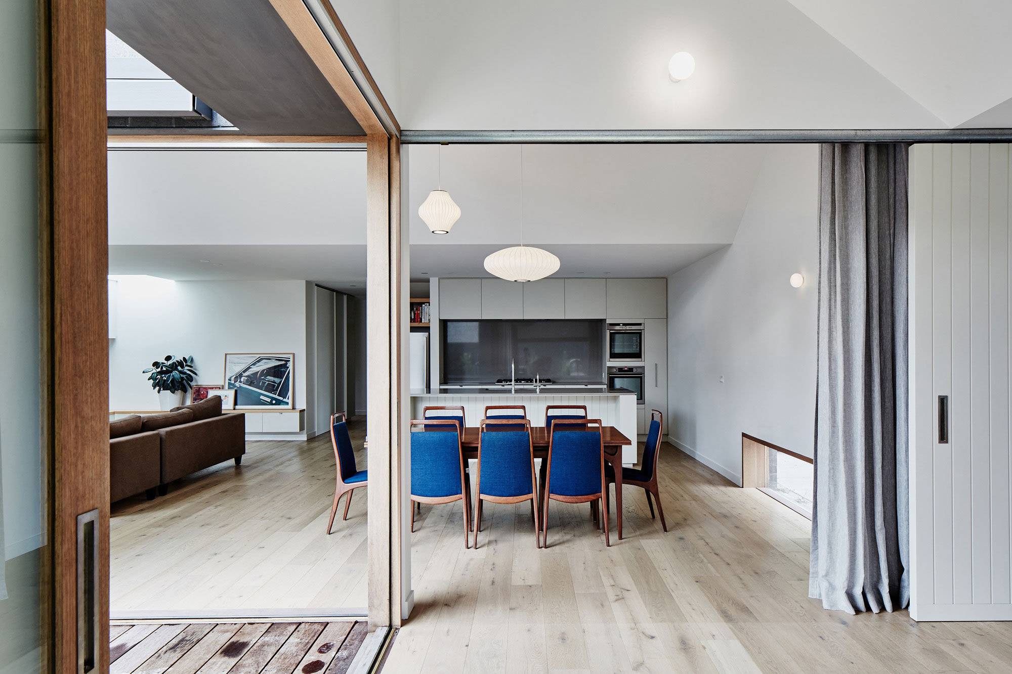 A Cozy Contemporary Home with Simple Elegant Interiors in Elsternwick, Australia by Freedman White (8)