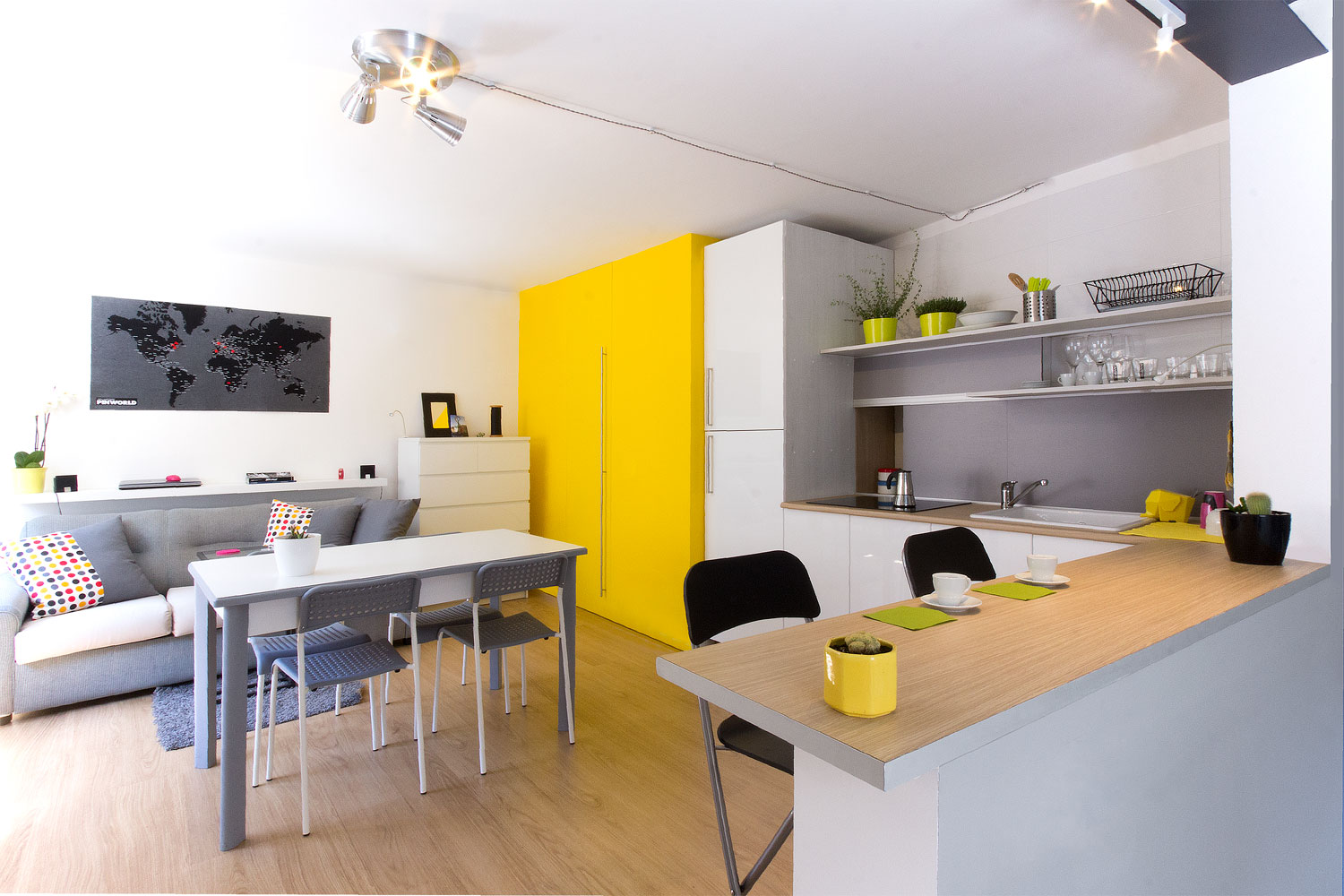 A Cozy and Colorful Modern Apartment with Warm Atmosphere in Modica, Italy by Federica Cavallo & Maurizio Arrabito (1)