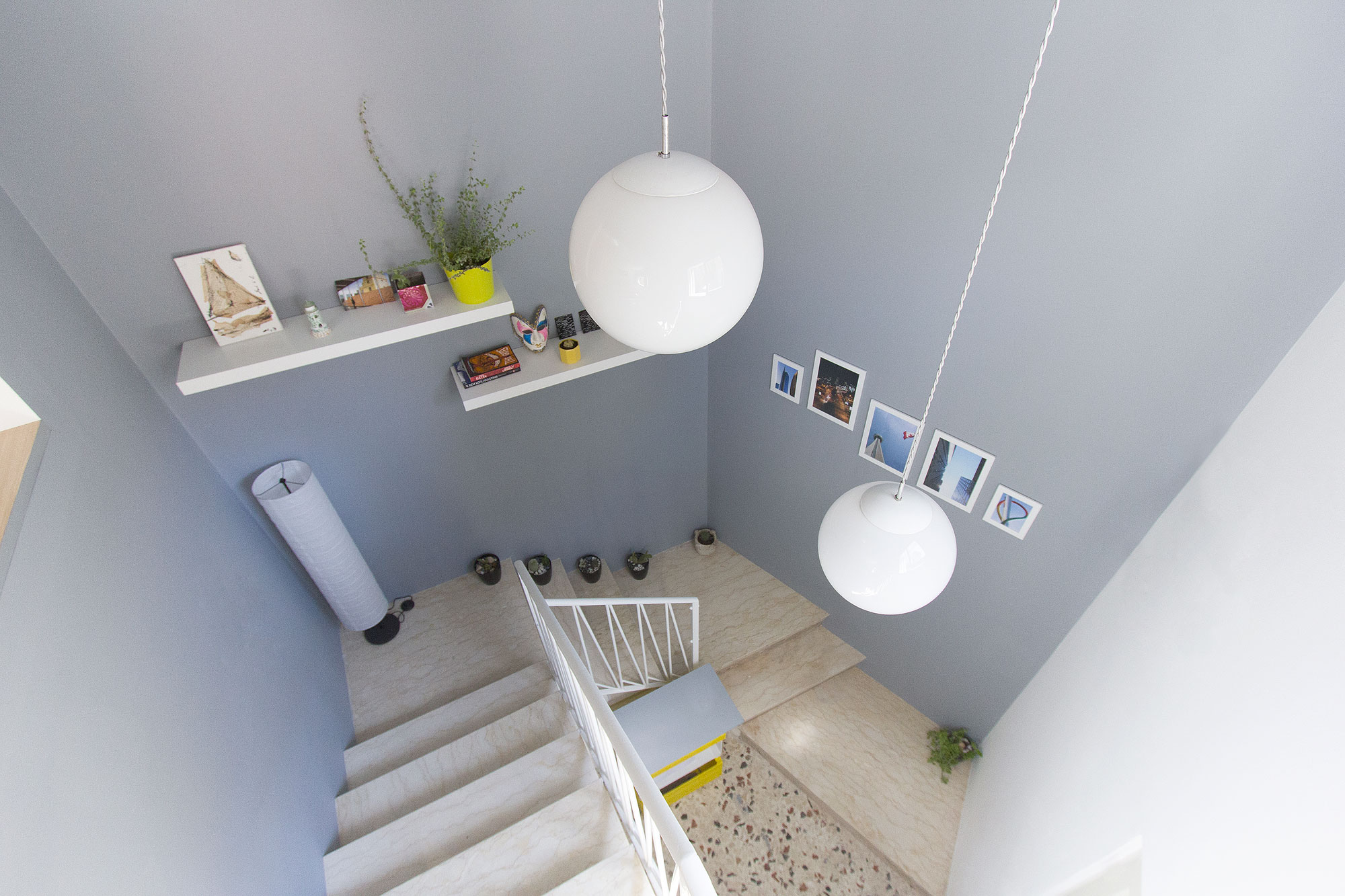 A Cozy and Colorful Modern Apartment with Warm Atmosphere in Modica, Italy by Federica Cavallo & Maurizio Arrabito (10)