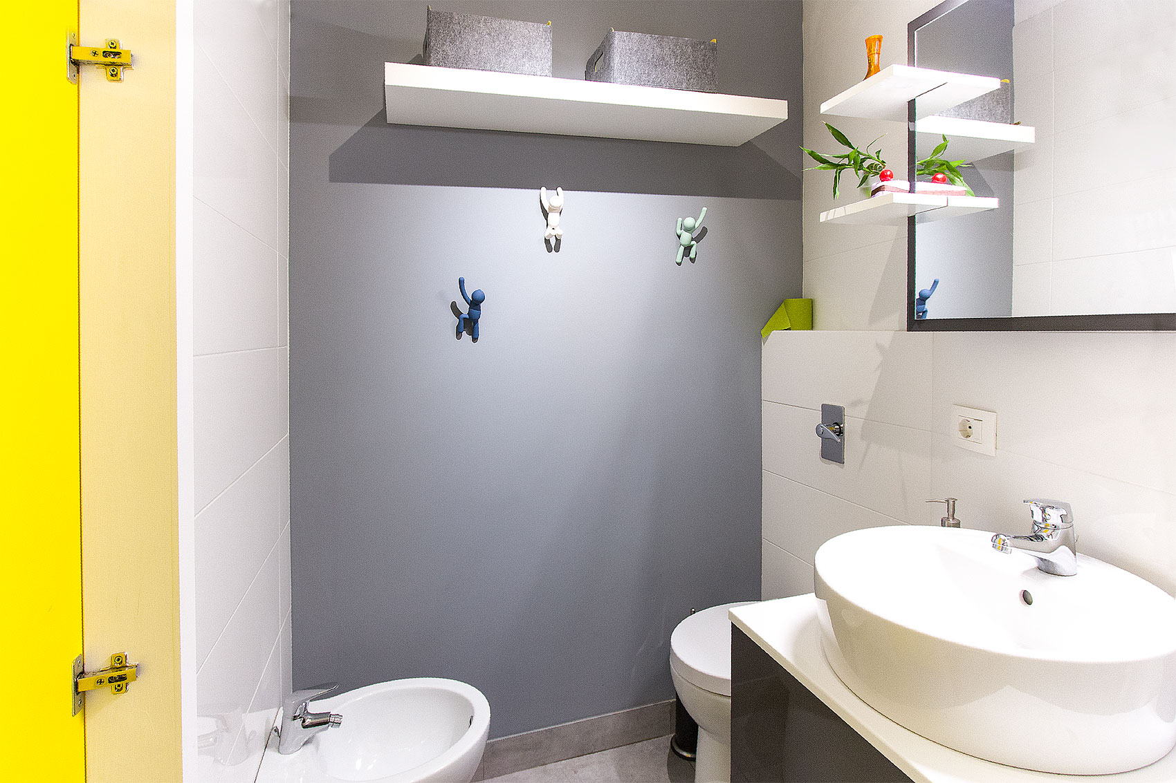 A Cozy and Colorful Modern Apartment with Warm Atmosphere in Modica, Italy by Federica Cavallo & Maurizio Arrabito (11)