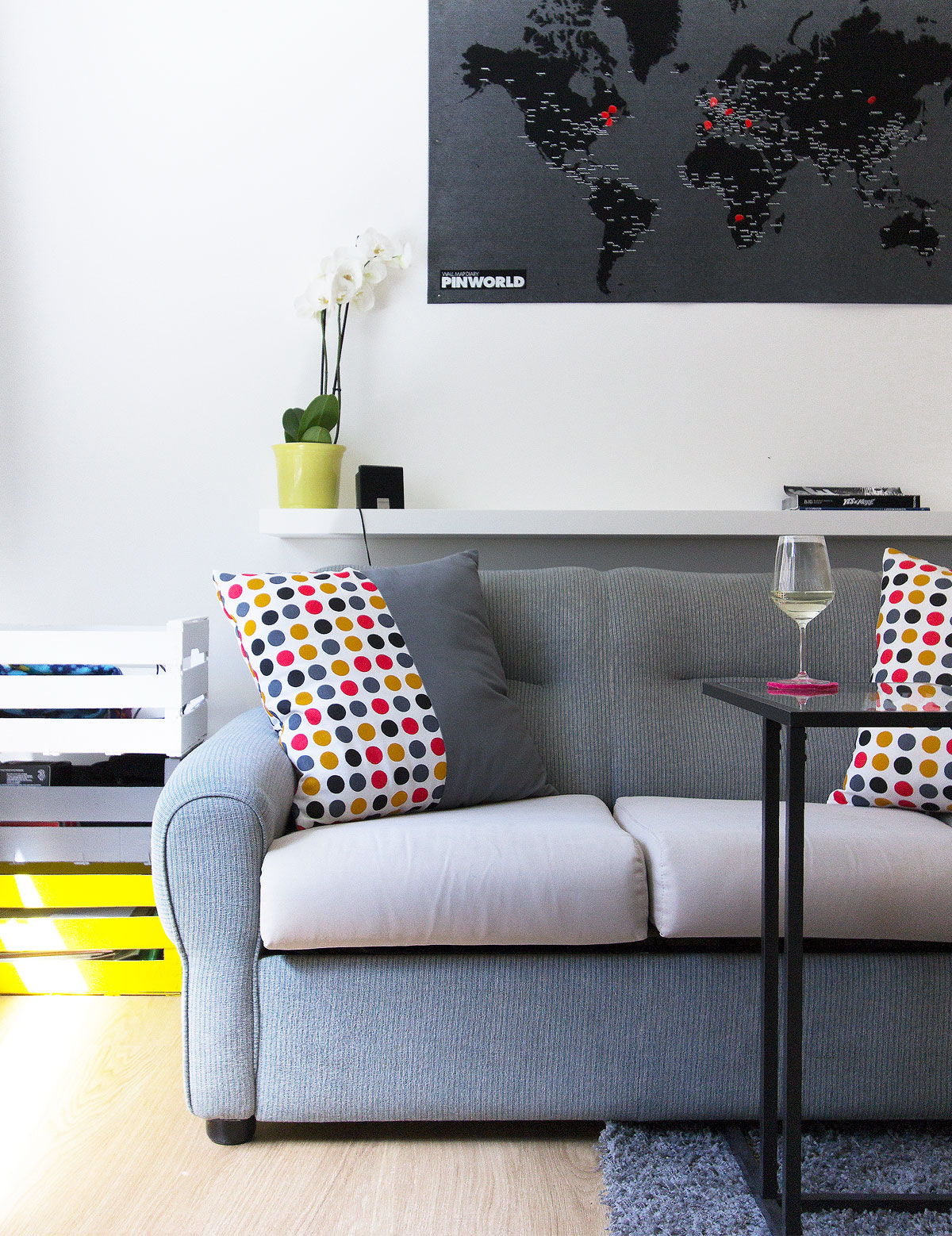 A Cozy and Colorful Modern Apartment with Warm Atmosphere in Modica, Italy by Federica Cavallo & Maurizio Arrabito (3)