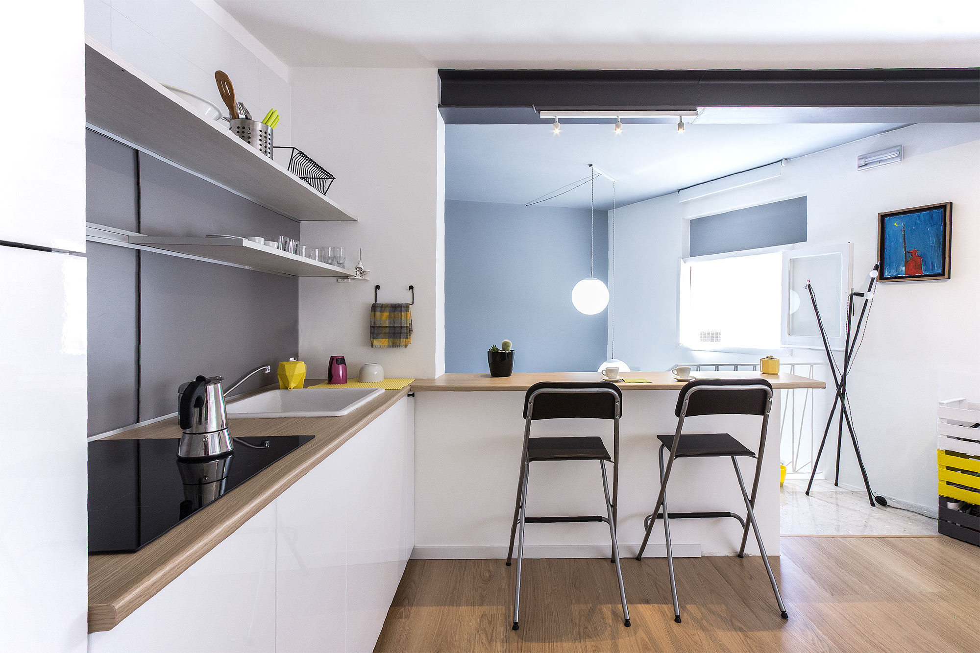 A Cozy and Colorful Modern Apartment with Warm Atmosphere in Modica, Italy by Federica Cavallo & Maurizio Arrabito (5)
