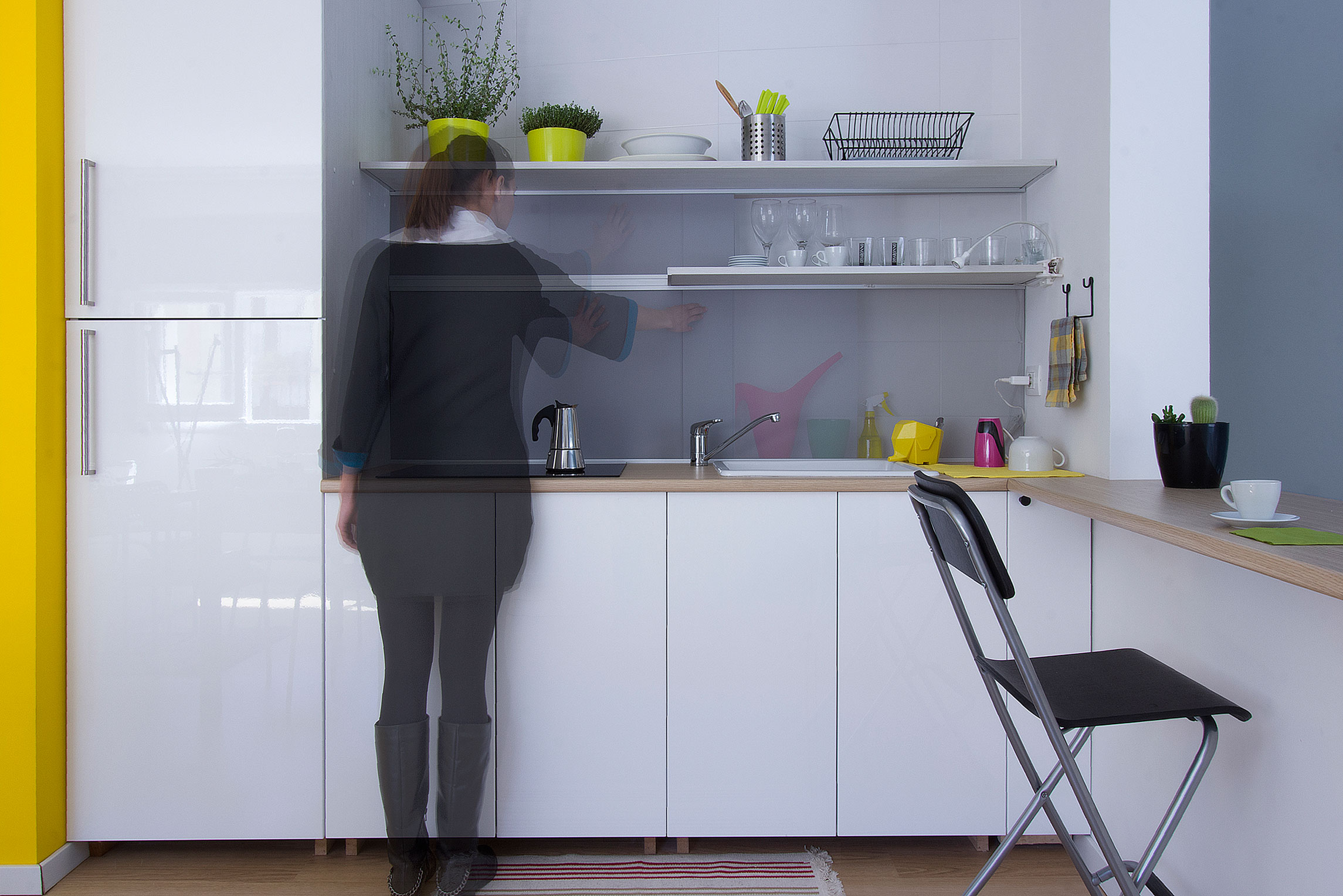 A Cozy and Colorful Modern Apartment with Warm Atmosphere in Modica, Italy by Federica Cavallo & Maurizio Arrabito (6)