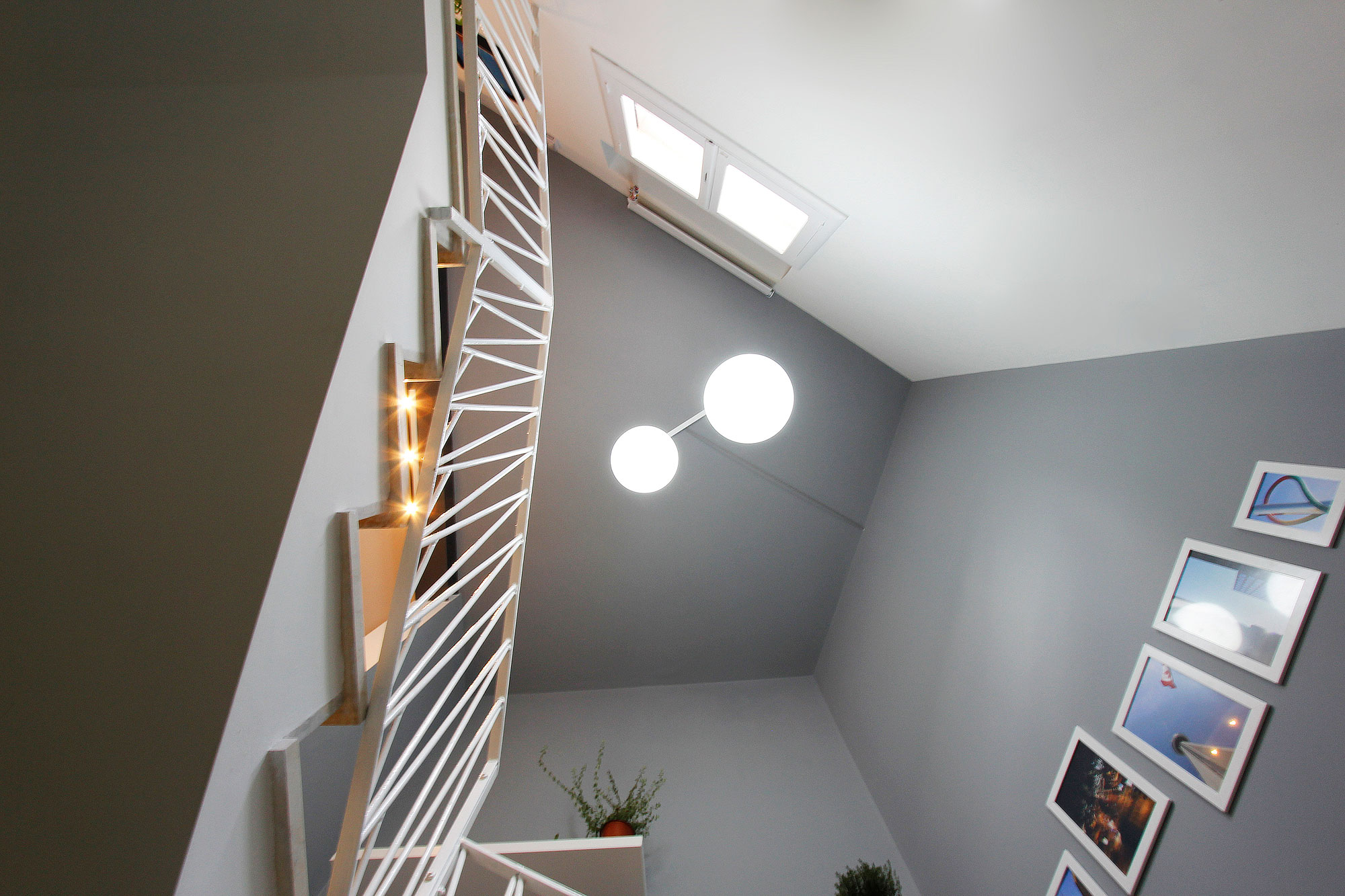 A Cozy and Colorful Modern Apartment with Warm Atmosphere in Modica, Italy by Federica Cavallo & Maurizio Arrabito (9)