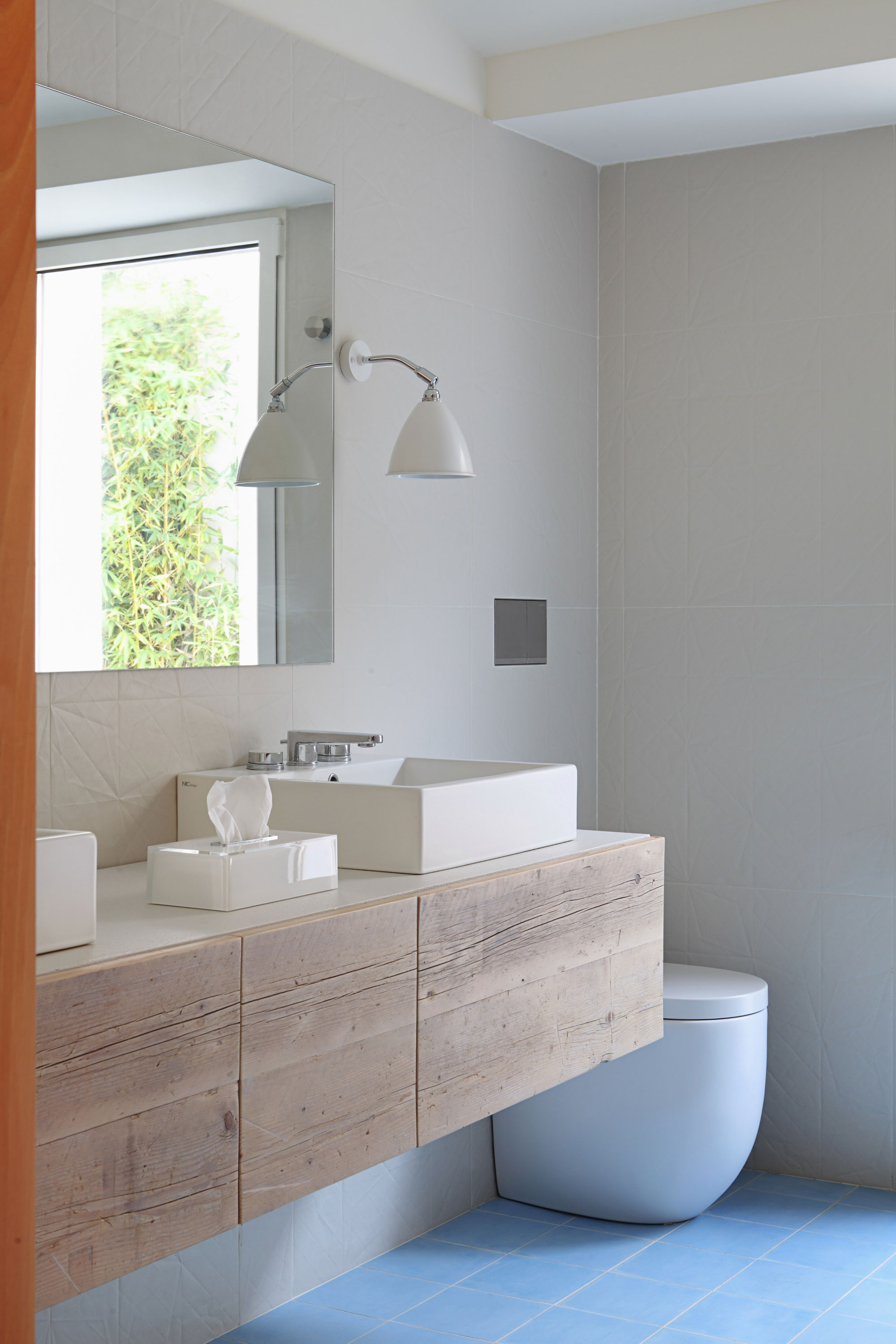 A Cozy and Comfortable Contemporary Apartment in the City Center of Valencia, Spain by Rubio and Ros (15)