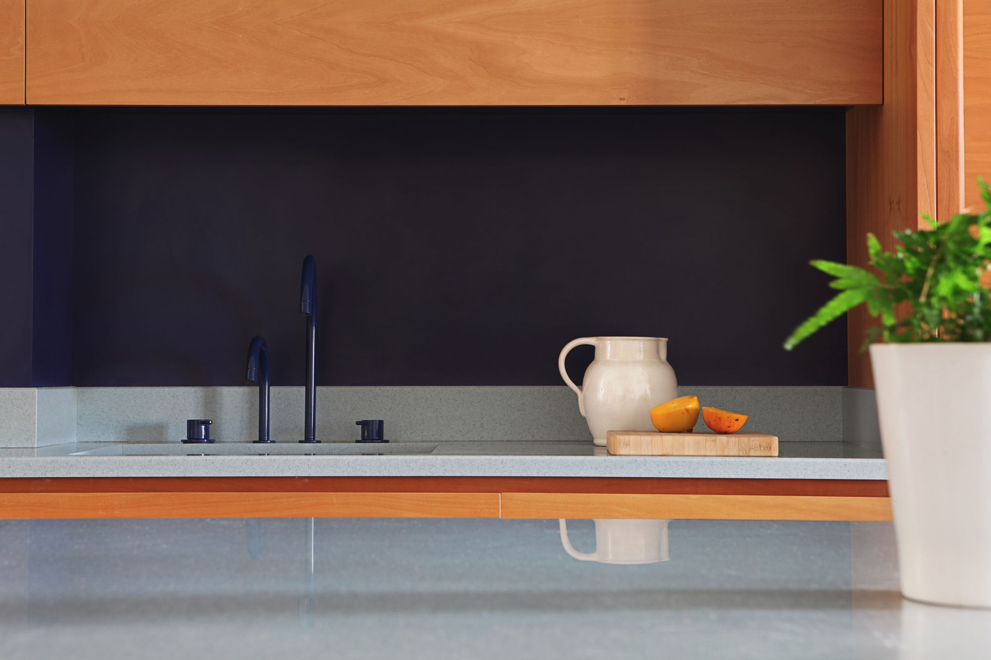 A Cozy and Comfortable Contemporary Apartment in the City Center of Valencia, Spain by Rubio and Ros (8)