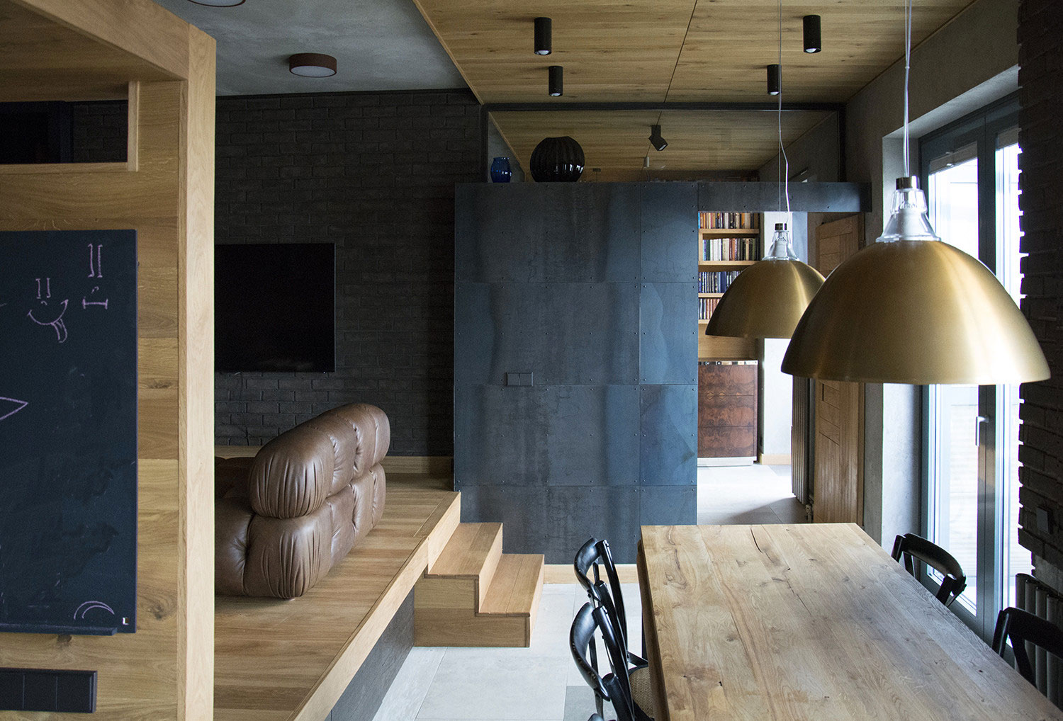 A Cozy and Unique Apartment with Plenty of Wood Elements in Moscow by Alexei Rosenberg (10)