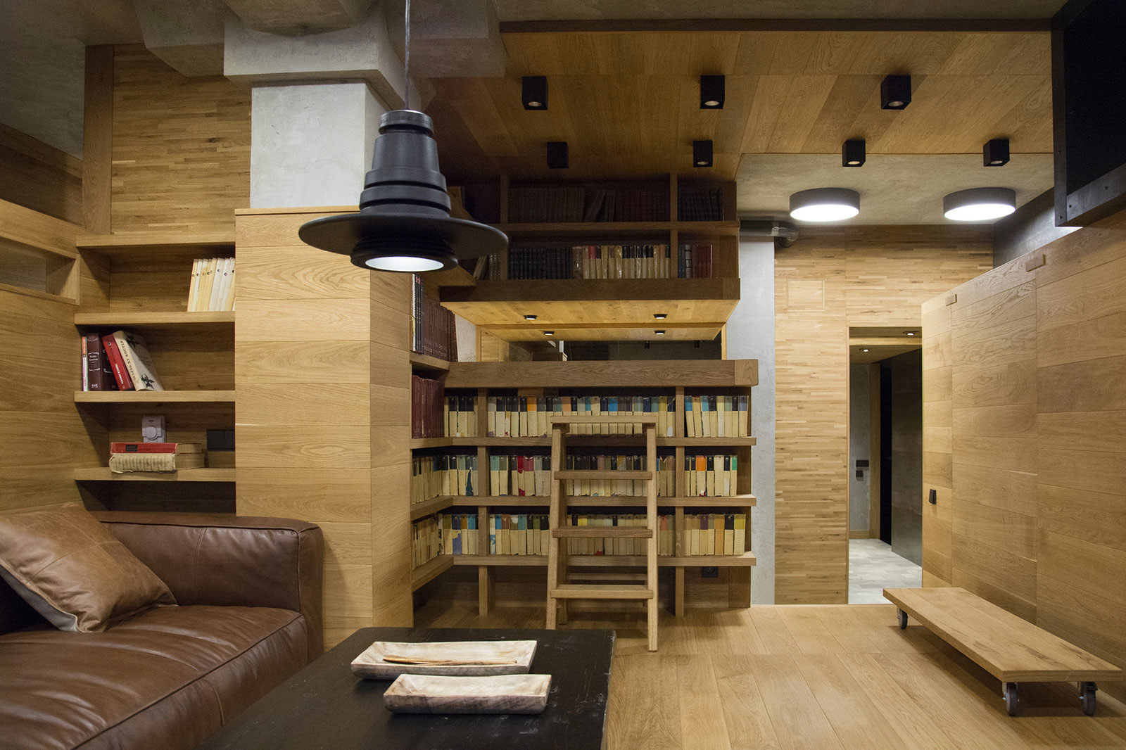 A Cozy and Unique Apartment with Plenty of Wood Elements in Moscow by Alexei Rosenberg (3)